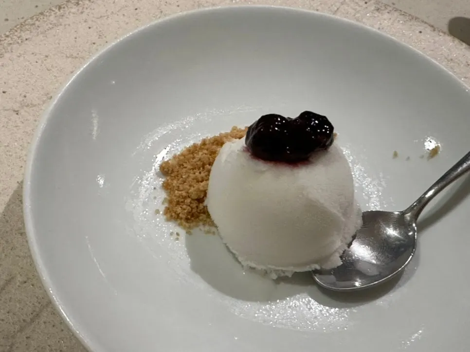 Yogurt sherbet topped with compote and crumble