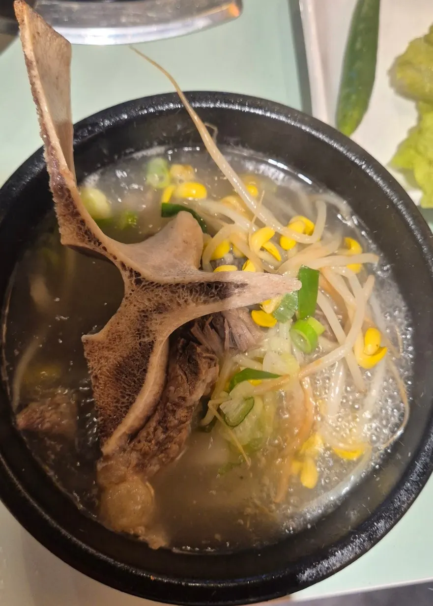 고기가 들어간 칼칼한 된장찌개
