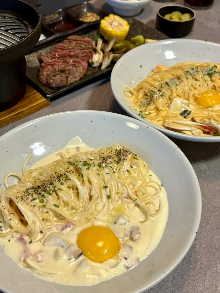 Corn and grilled mushrooms served with the steak
