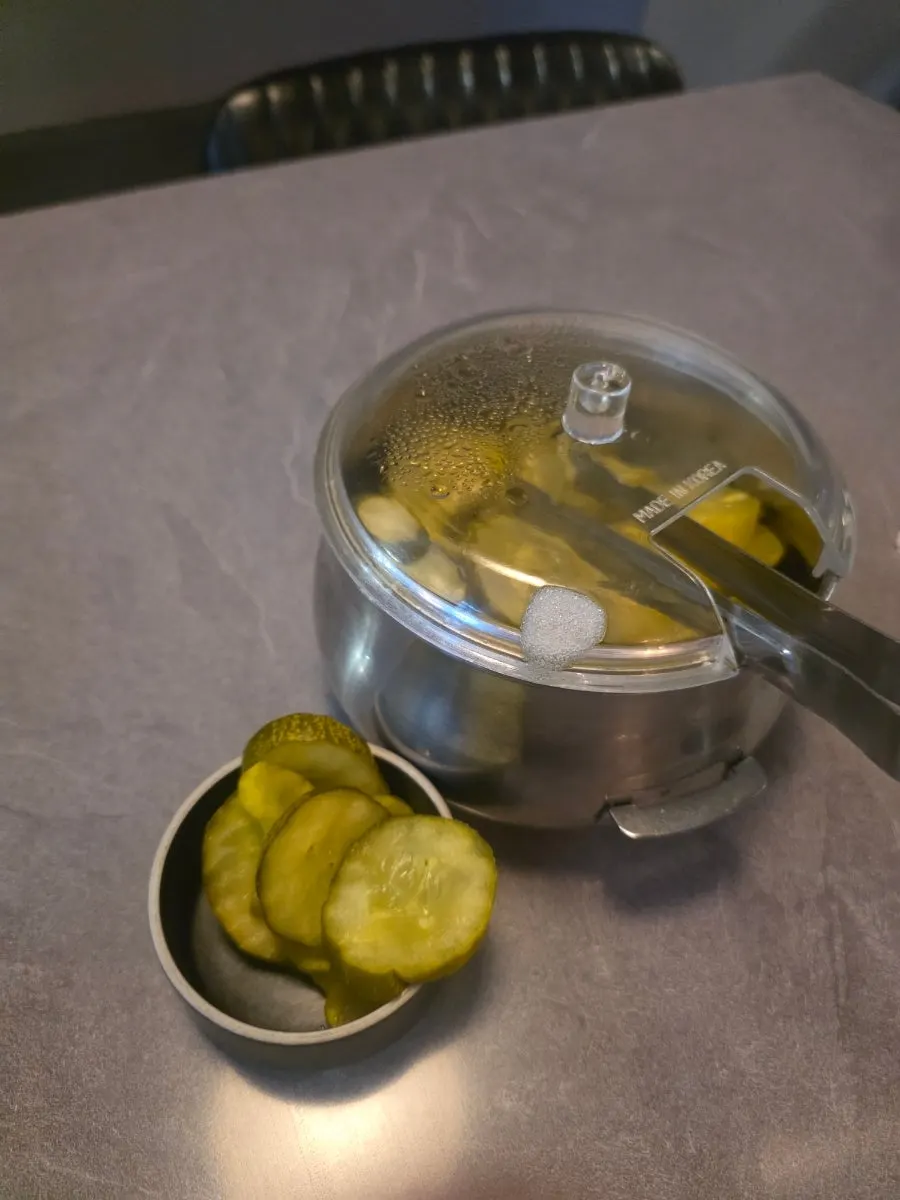 한상세트와 함께 나온 제로콜라와 포도맛음료