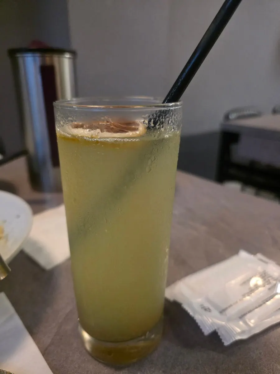 식사를 마친 꾸우덕 선릉 본점 테이블