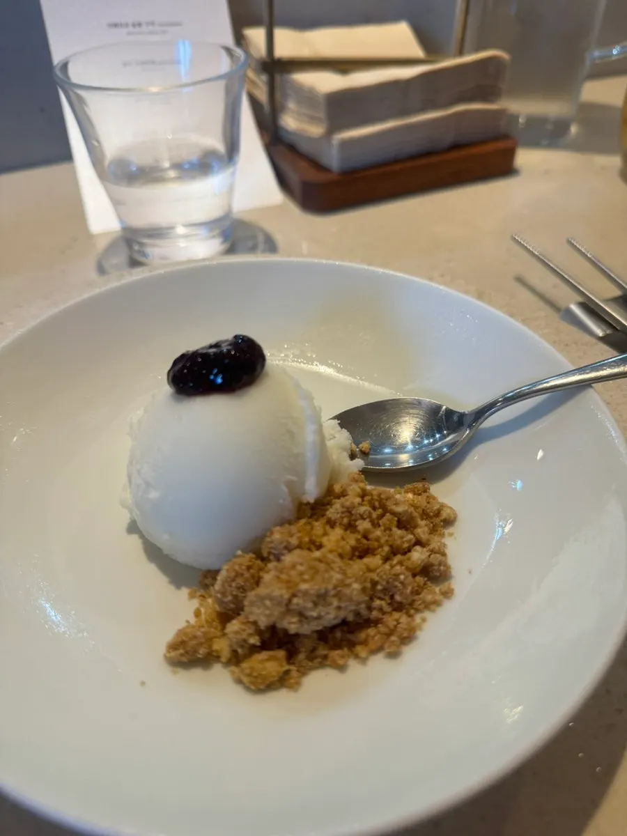 Yogurt sherbet topped with crumble