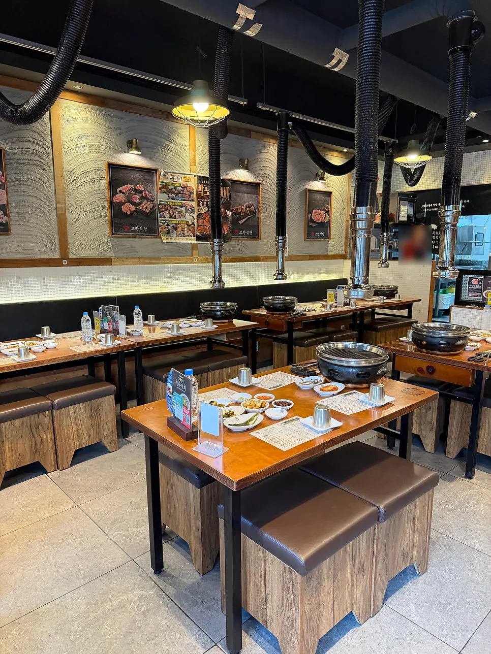 Seating inside Goban Sikdang Suncheon Jorye Branch