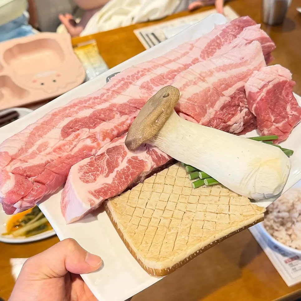 Plate of raw meat from the Value Combo Platter