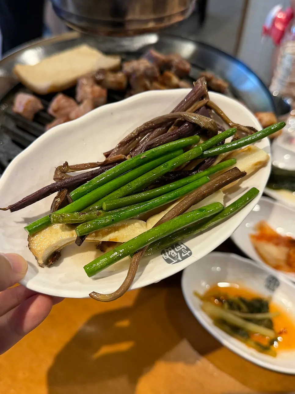Grilled meat served together with vegetables