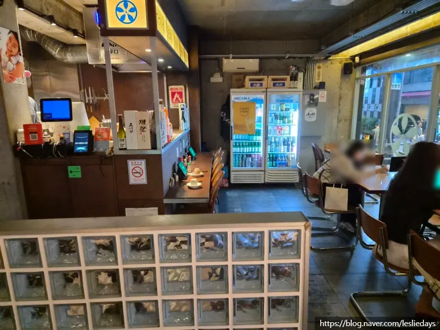 테라스에서 본 이자카야 입구