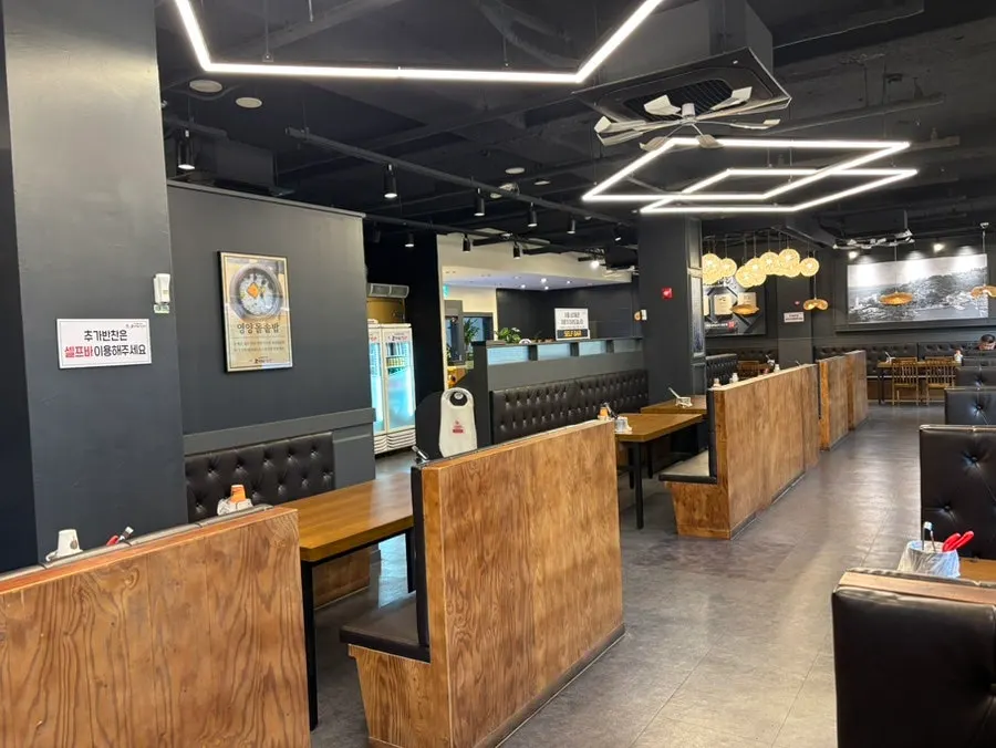 広々と広がる店内ホール