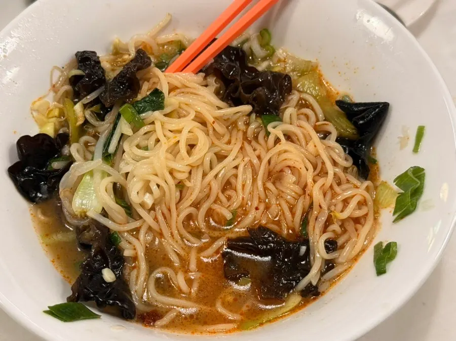 Clear broth noodles with dadaegi stirred in