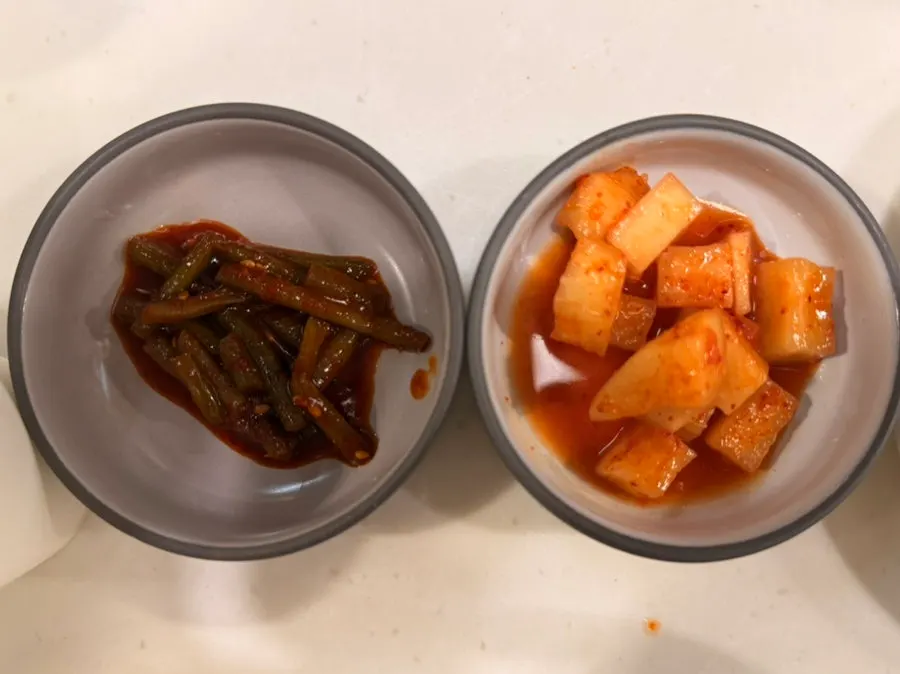 Basic side dishes of garlic scapes and kkakdugi