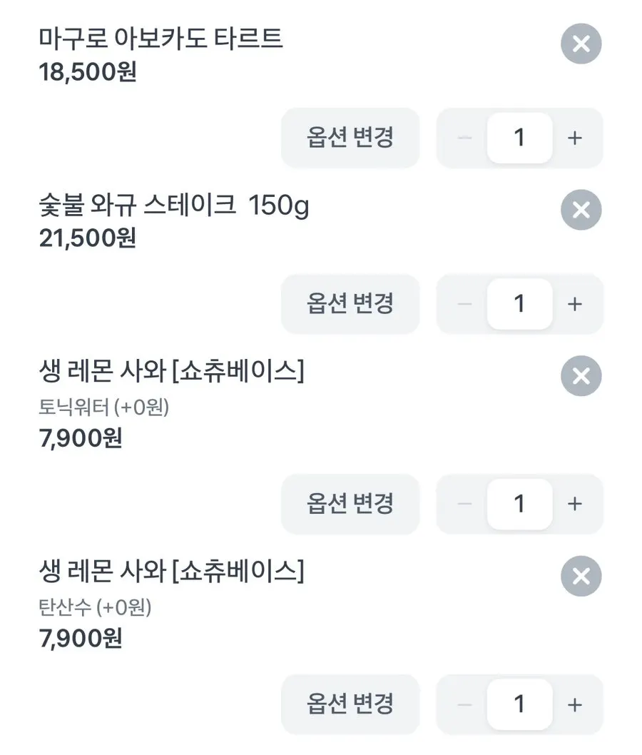 QR 주문 안내와 리뷰 이벤트 안내가 있는 테이블