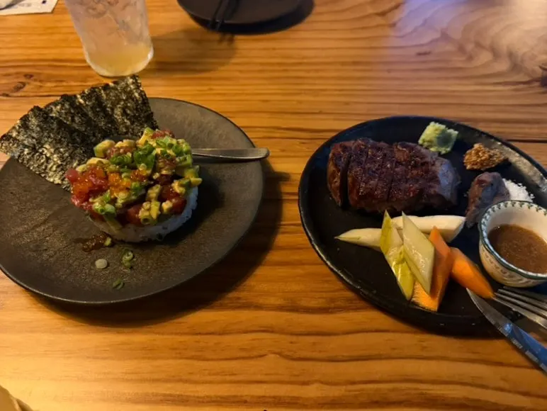 코마 연남 숯불 와규스테이크 150g 접시