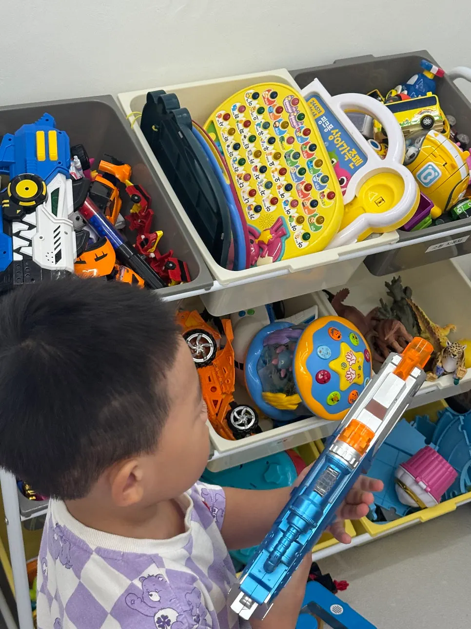 Play props and toys at Kkomang Unmanned Kids Cafe