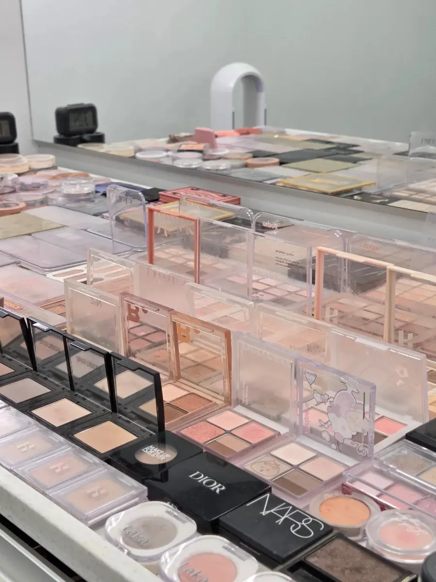 Color cosmetics displayed in room 2