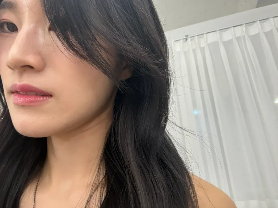 ภาพมุมแนวนอนหลังแต่งหน้าเสร็จ