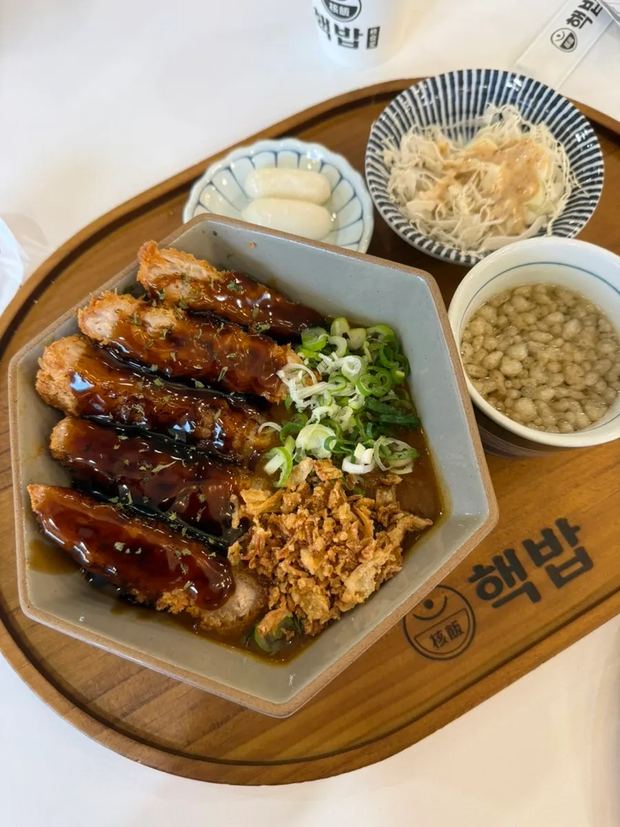 Salmon rice bowl with salmon and egg yolk