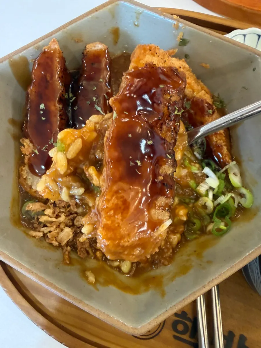 Salmon rice bowl and sesame dressing salad