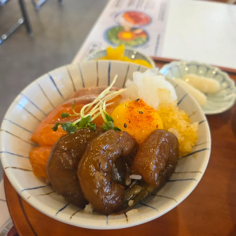 Salmon and soy-marinated shrimp rice bowl at Hekbap Konkuk University Main Branch
