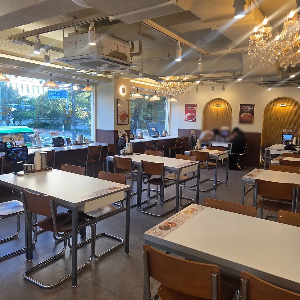 Window-side solo dining seats