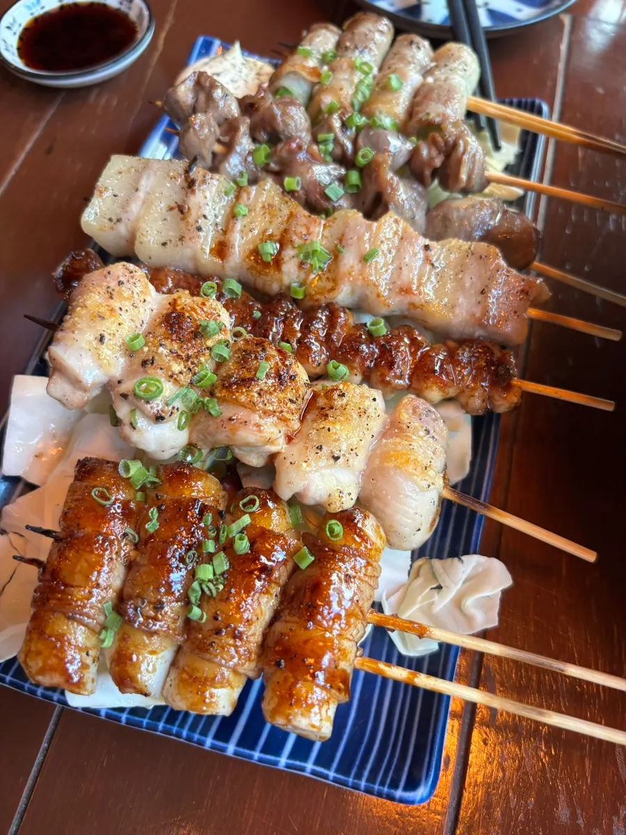 숯불향과 데리야끼 양념의 꼬치