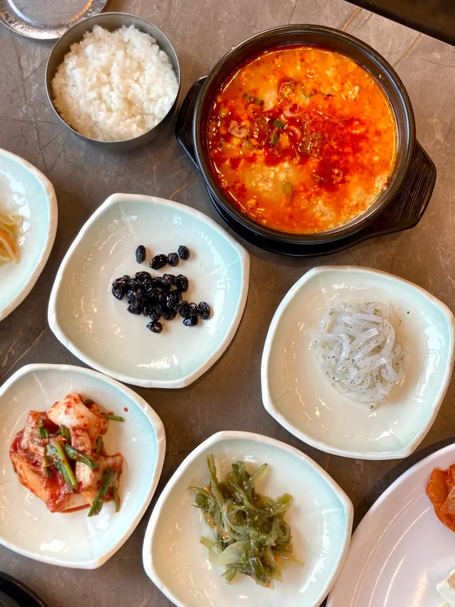 밑반찬으로 나온 콩비지