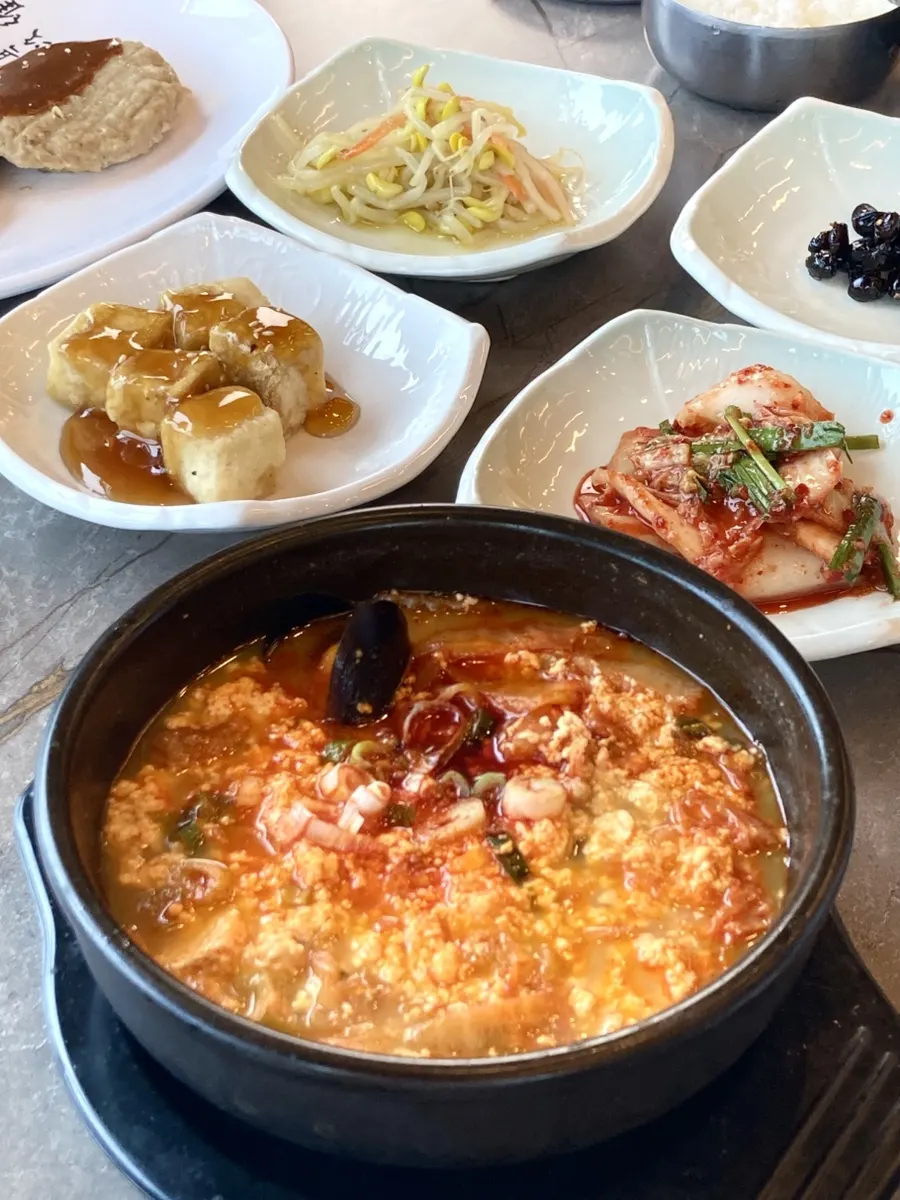 1인 만 원 두부한상 차림