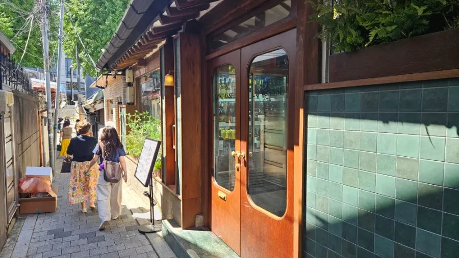 콩카세 안국 한옥 건물 전경