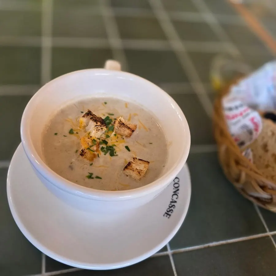 콩카세 성수 식전 따뜻한 스프