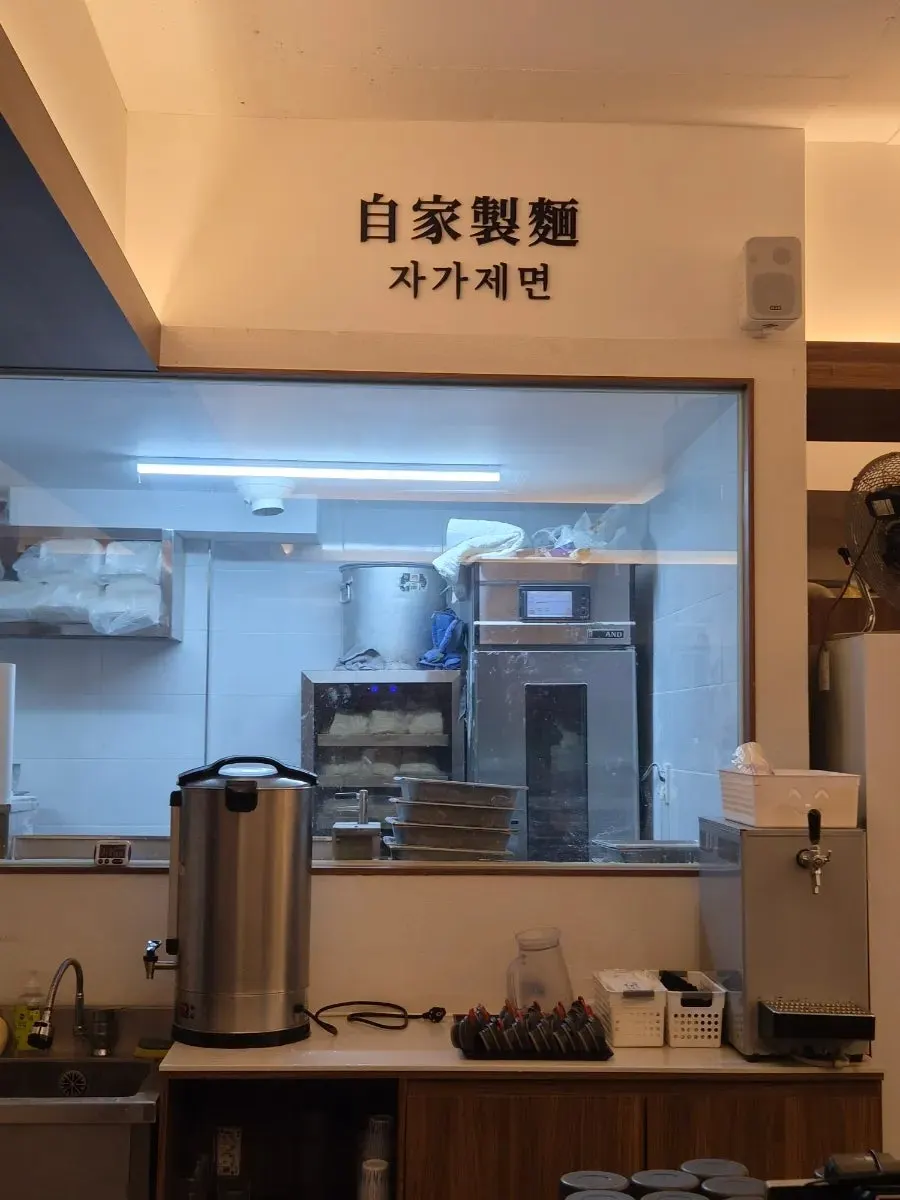 창가 혼밥 좌석