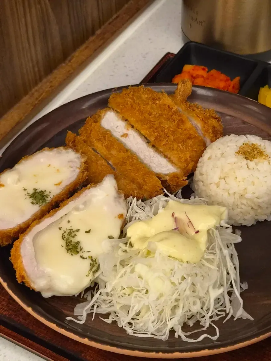 등심과 치즈카츠 반반카츠 정식
