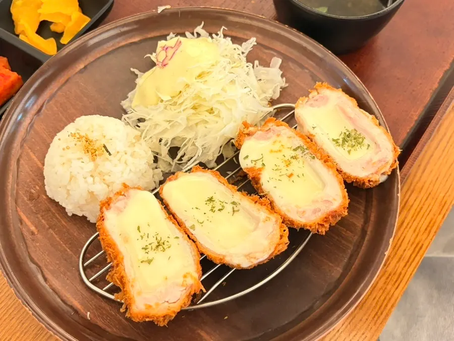 밥이 들어간 유부초밥