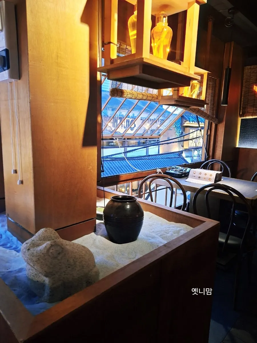 Dimly lit interior atmosphere at Ari Valley Konkuk