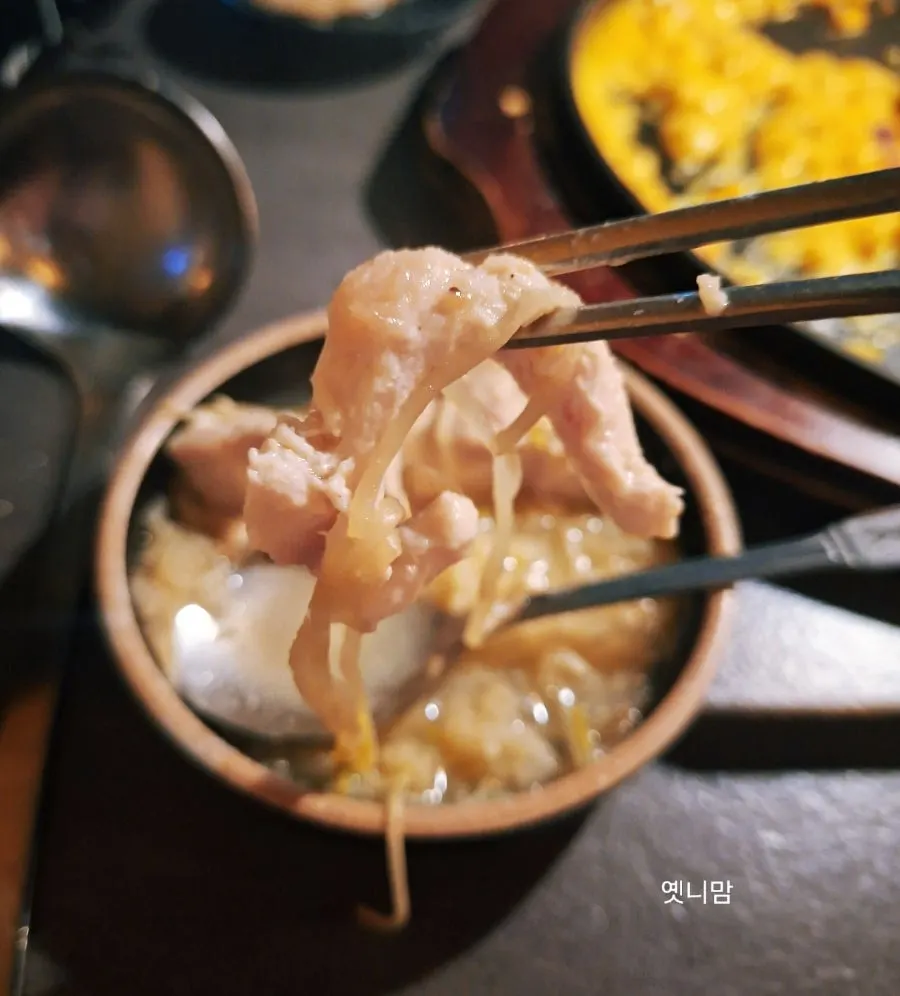 Chicken hot pot broth with tender chicken meat