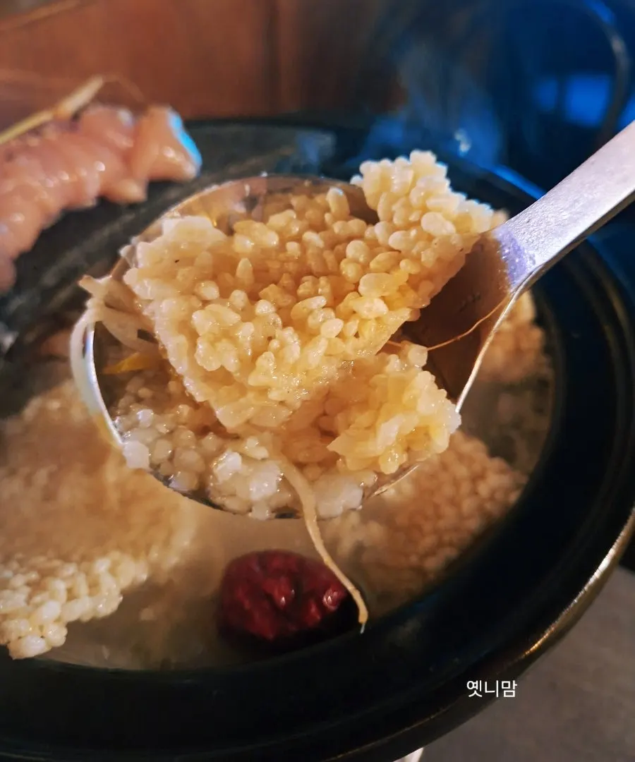 A bowl of the scorched-rice chicken hot pot, now like porridge