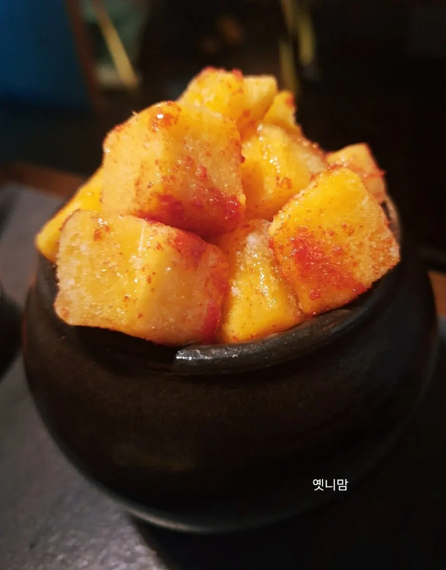 Kkakdugi bingsu served for dessert