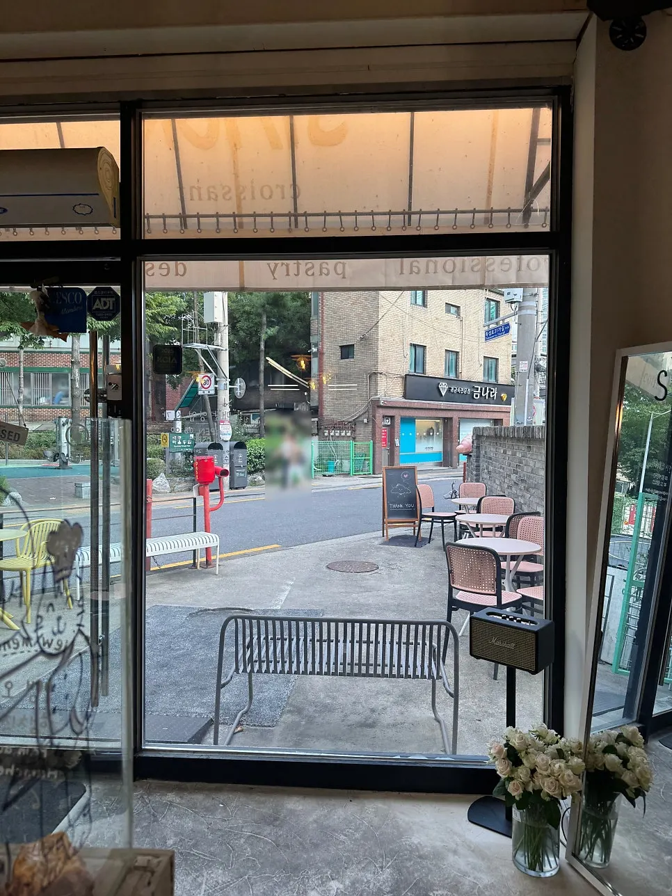 스택베이커리 내부 인테리어