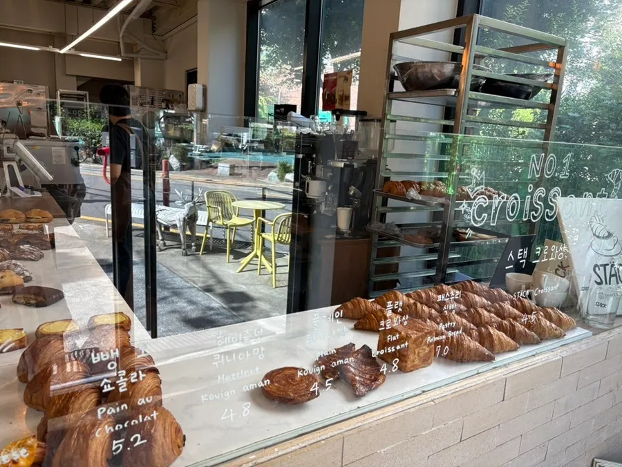 Bread display at Stack Bakery Konkuk University Station Main Branch