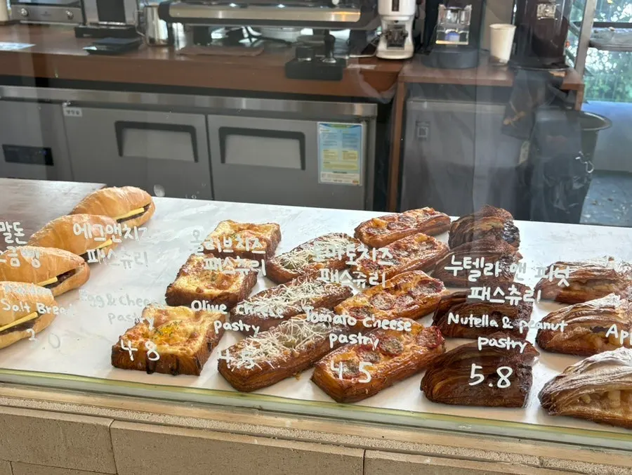 Bread display at Stack Bakery Konkuk University Station Main Branch