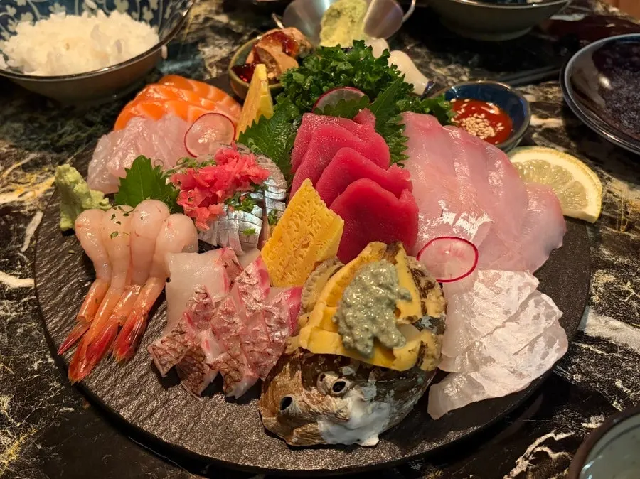 Mixed sashimi and mille-feuille nabe spread