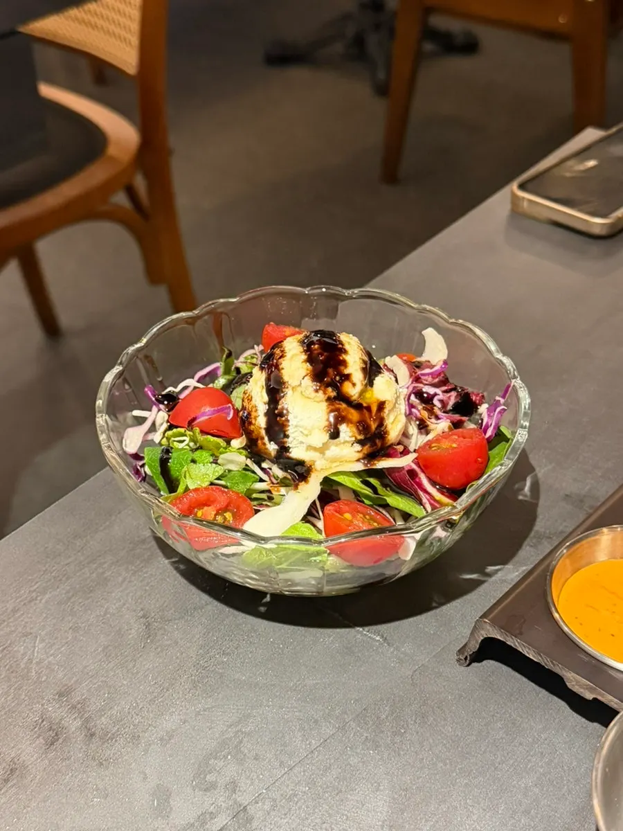 리뷰이벤트로 받은 리코타 샐러드와 토마토
