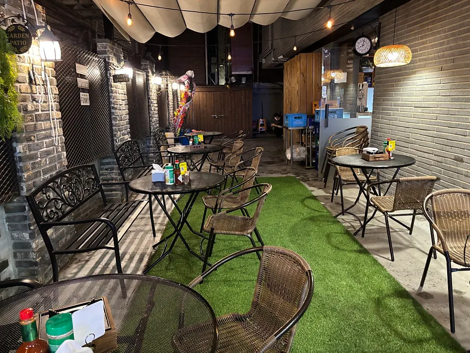 Interior atmosphere of Pizza E Michida Konkuk Branch