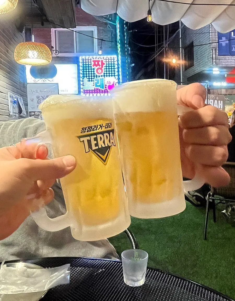 얼린 잔에 담긴 살얼음 테라 생맥주 250cc
