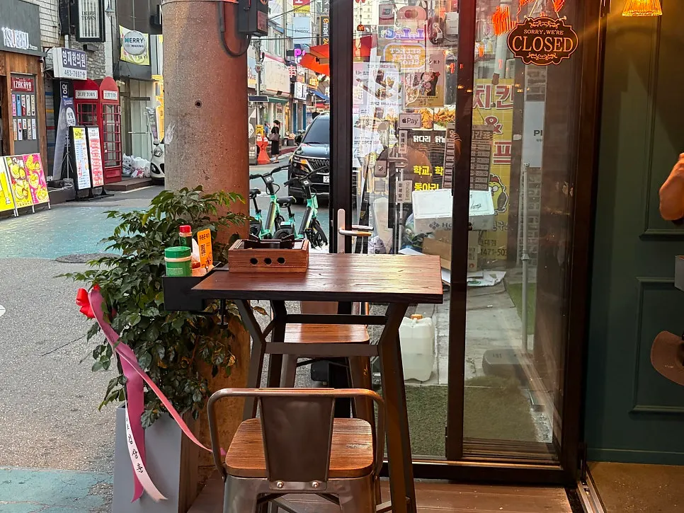 피자에미치다 건대점 좌석 공간