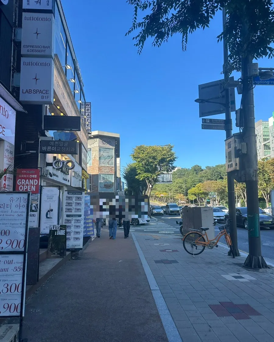 Walking route from Exit 3 of Konkuk University Station to Y-Stave Diet Konkuk