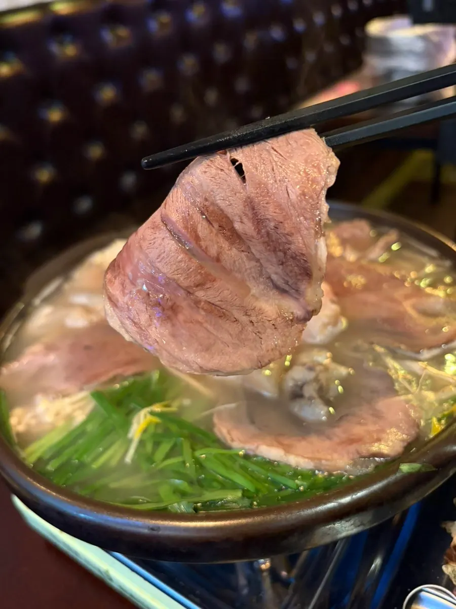 아롱사태와 채소가 든 전골