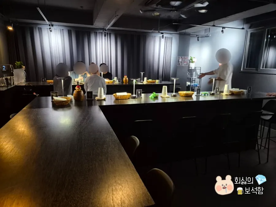 어둡고 조용한 우우 내부 공간