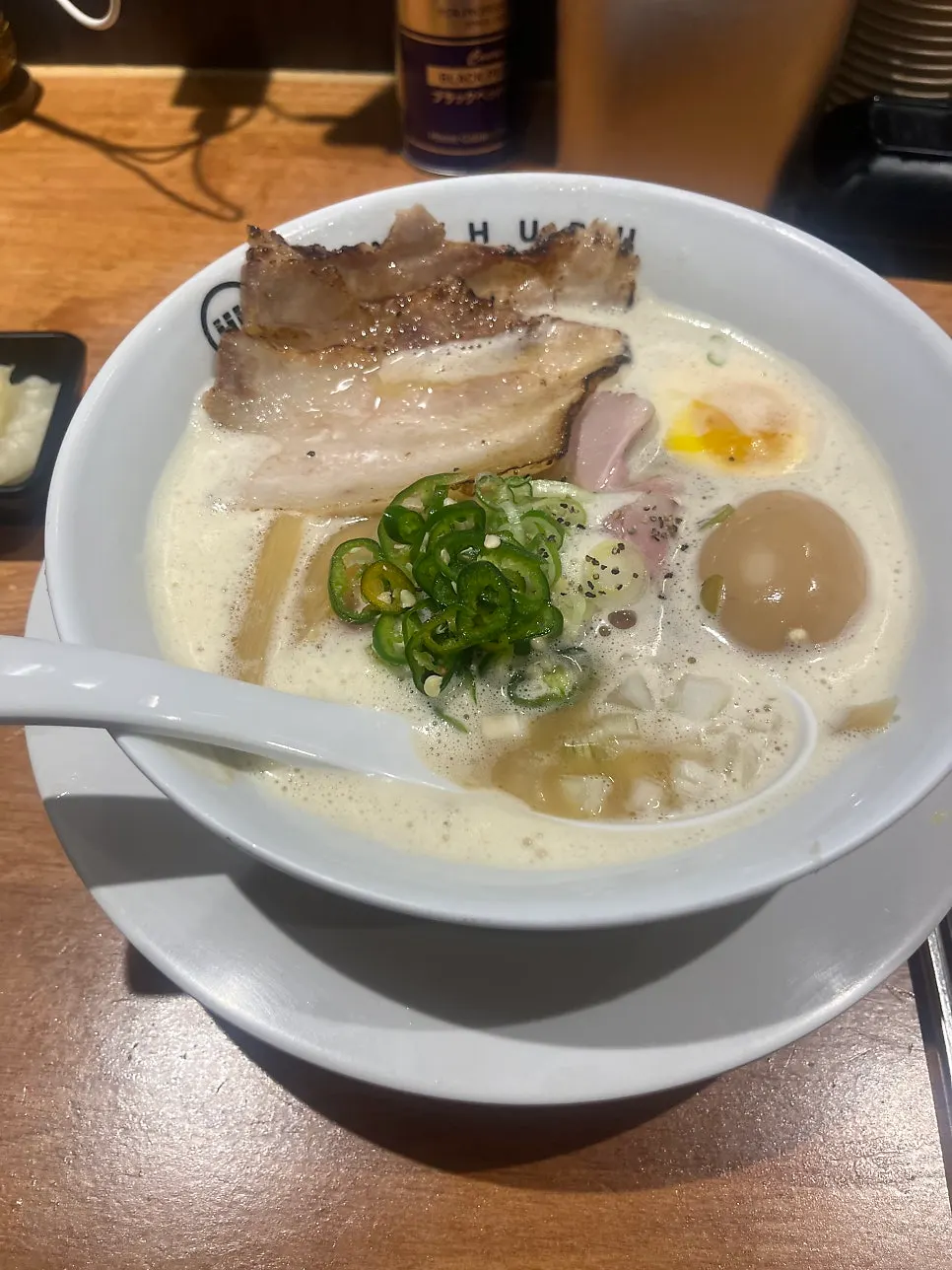 Mentsuru's open kitchen area