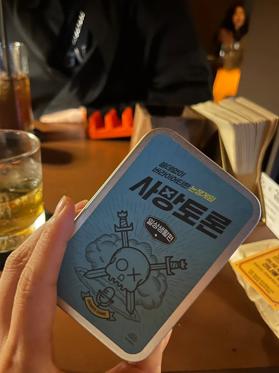 시나몬 향을 낸 갓 파더 칵테일