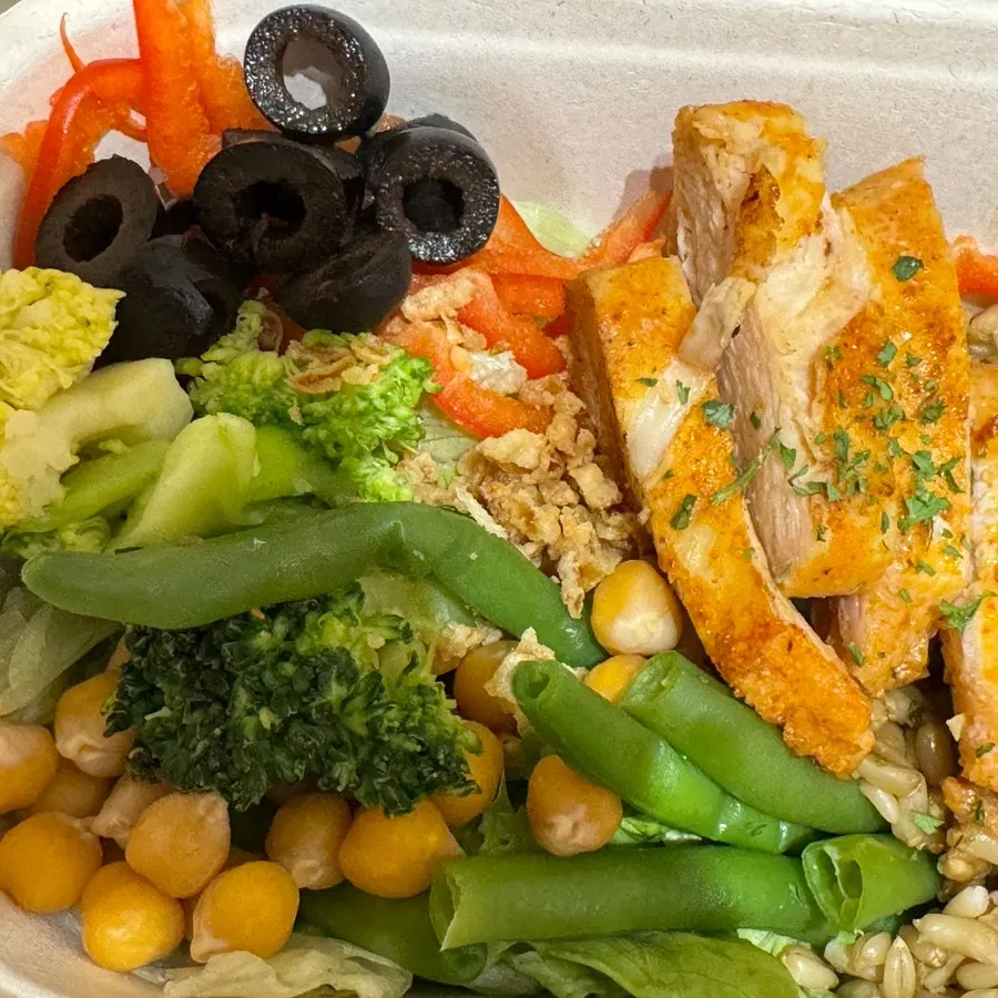 Vegetables served alongside the chicken breast