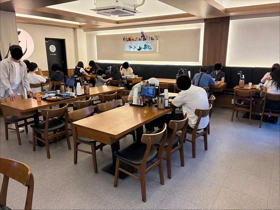 코시 건대점 내부 식사 공간