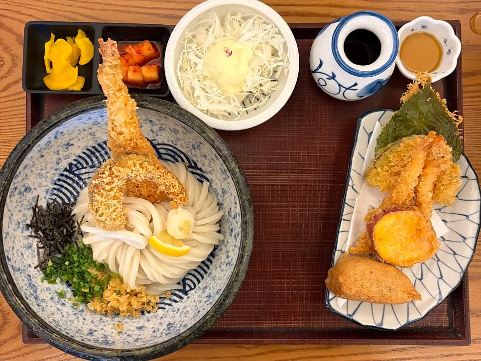 텐붓카케우동과 모듬카츠 정식
